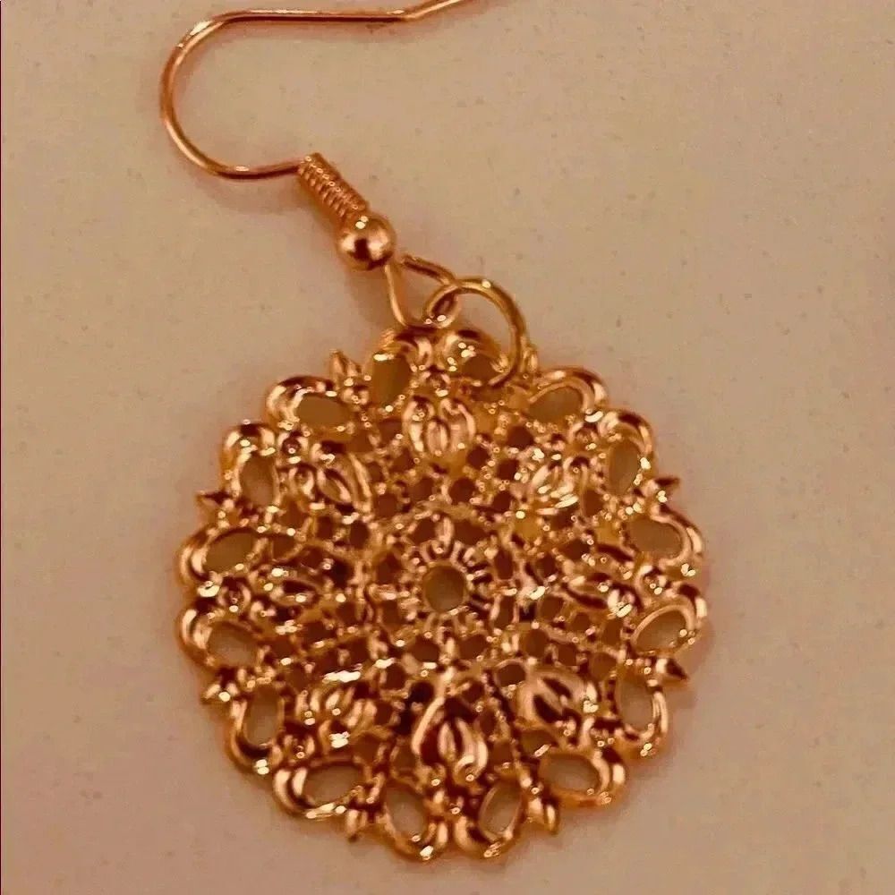 FreeāWithāPurchaseĀ HandmadeāRoseāColorāEarrings